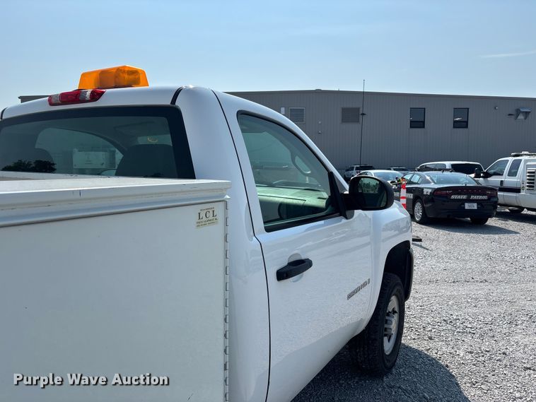image for item NM9914 2009 Chevrolet Silverado 2500HD utility bed pickup truck