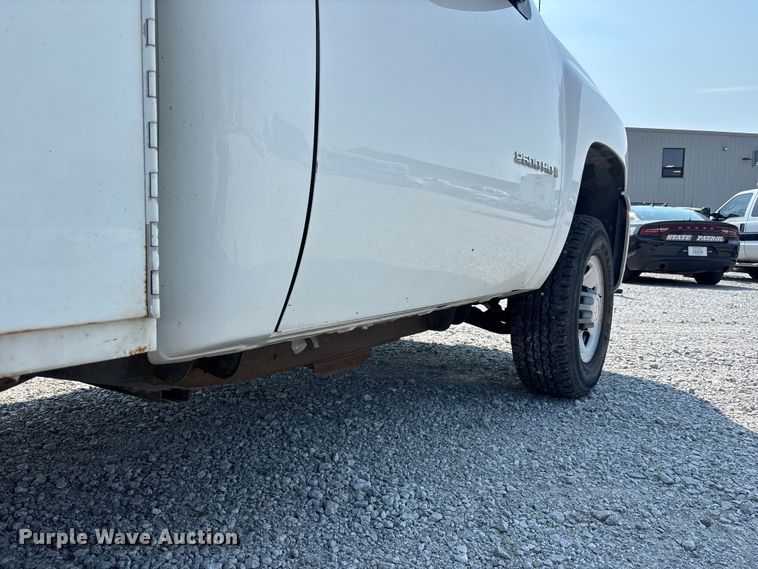 image for item NM9914 2009 Chevrolet Silverado 2500HD utility bed pickup truck