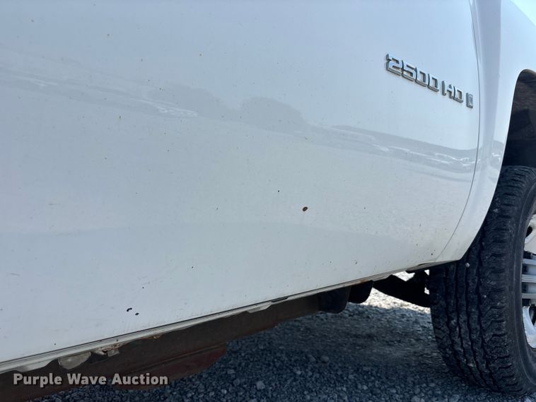 image for item NM9914 2009 Chevrolet Silverado 2500HD utility bed pickup truck