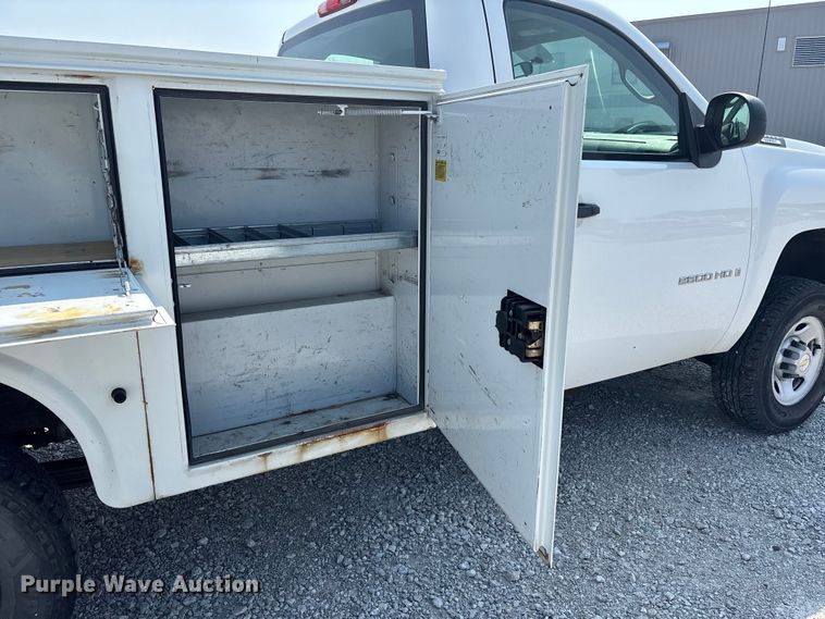 image for item NM9914 2009 Chevrolet Silverado 2500HD utility bed pickup truck