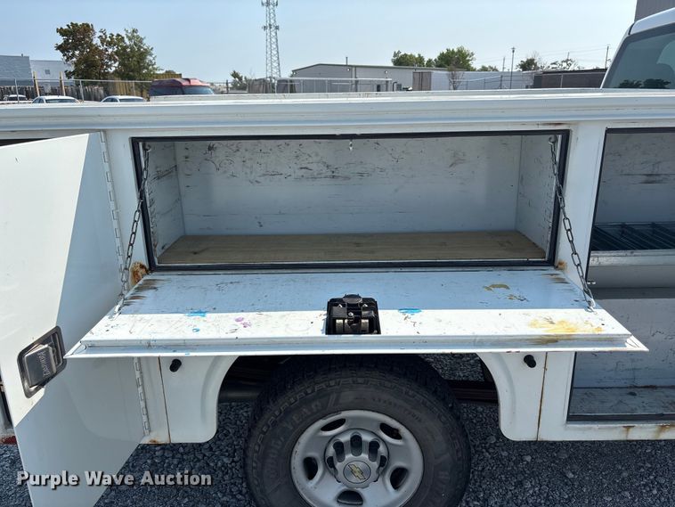 image for item NM9914 2009 Chevrolet Silverado 2500HD utility bed pickup truck