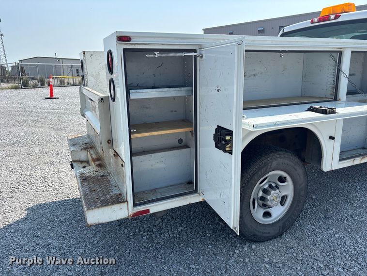 image for item NM9914 2009 Chevrolet Silverado 2500HD utility bed pickup truck