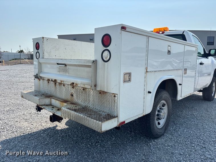 image for item NM9914 2009 Chevrolet Silverado 2500HD utility bed pickup truck