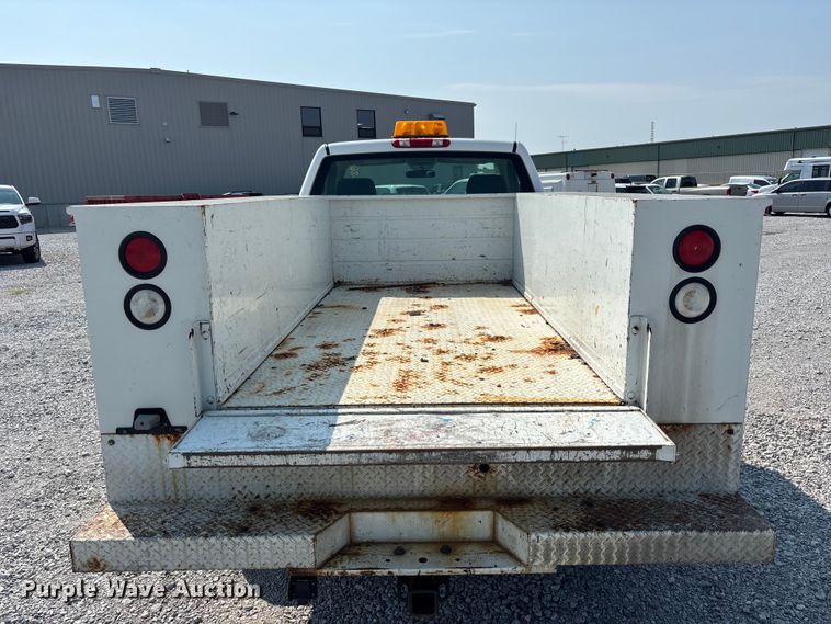 image for item NM9914 2009 Chevrolet Silverado 2500HD utility bed pickup truck