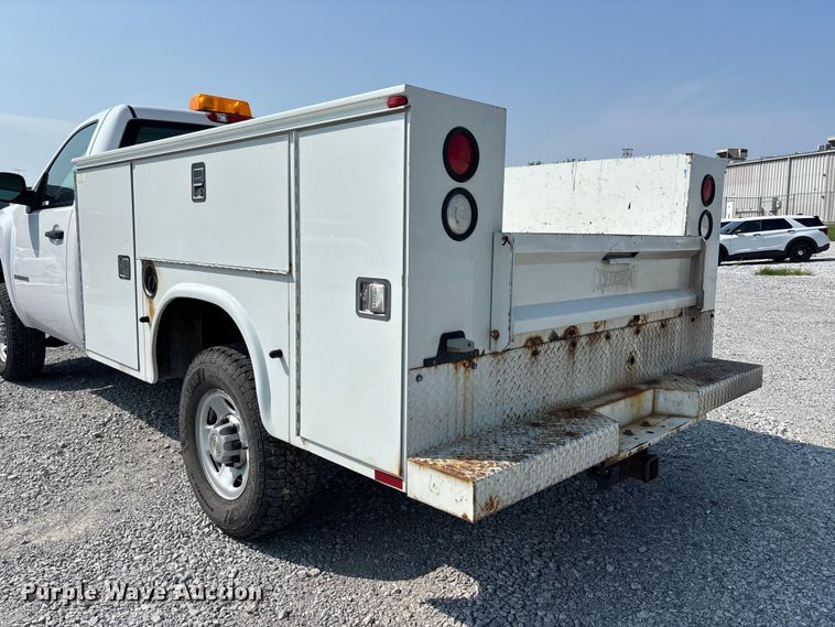 image for item NM9914 2009 Chevrolet Silverado 2500HD utility bed pickup truck