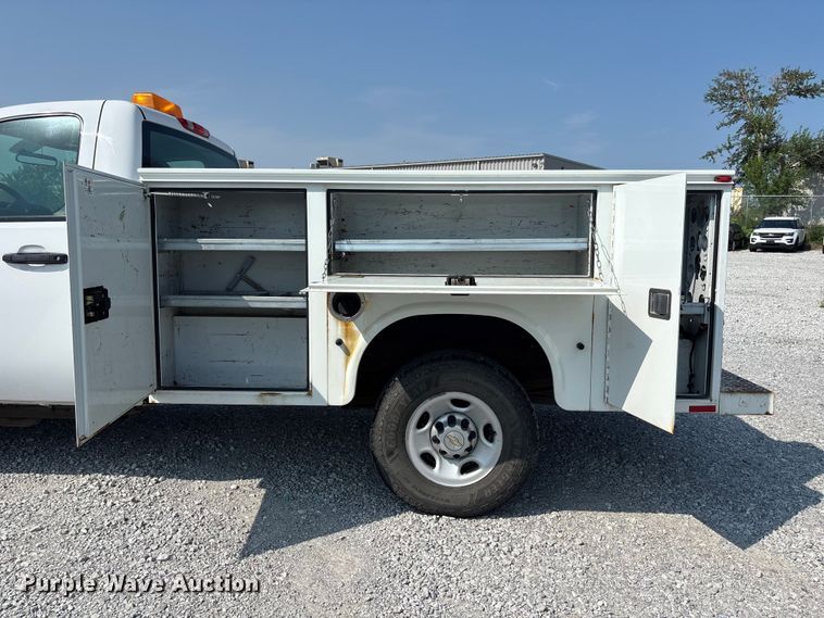 image for item NM9914 2009 Chevrolet Silverado 2500HD utility bed pickup truck