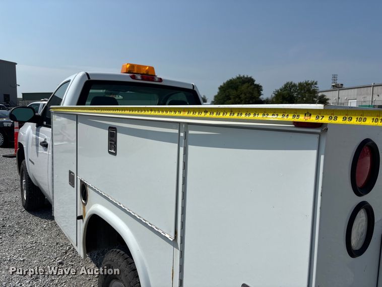 image for item NM9914 2009 Chevrolet Silverado 2500HD utility bed pickup truck