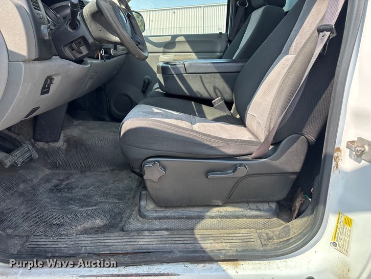 image for item NM9914 2009 Chevrolet Silverado 2500HD utility bed pickup truck