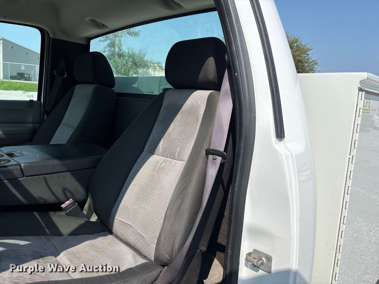 image for item NM9914 2009 Chevrolet Silverado 2500HD utility bed pickup truck