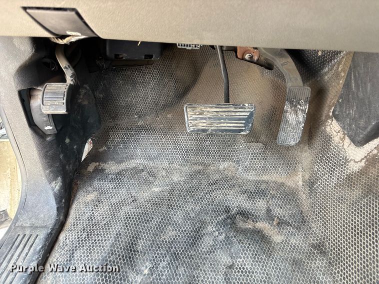 image for item NM9914 2009 Chevrolet Silverado 2500HD utility bed pickup truck