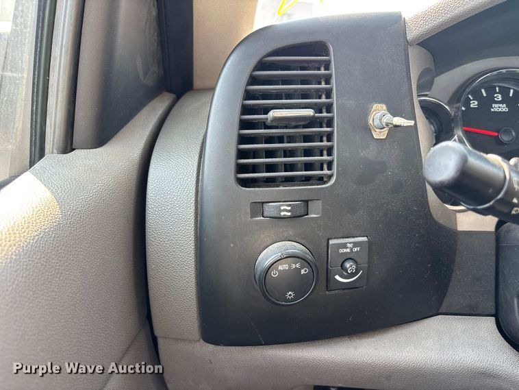 image for item NM9914 2009 Chevrolet Silverado 2500HD utility bed pickup truck