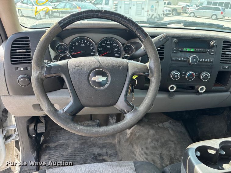 image for item NM9914 2009 Chevrolet Silverado 2500HD utility bed pickup truck