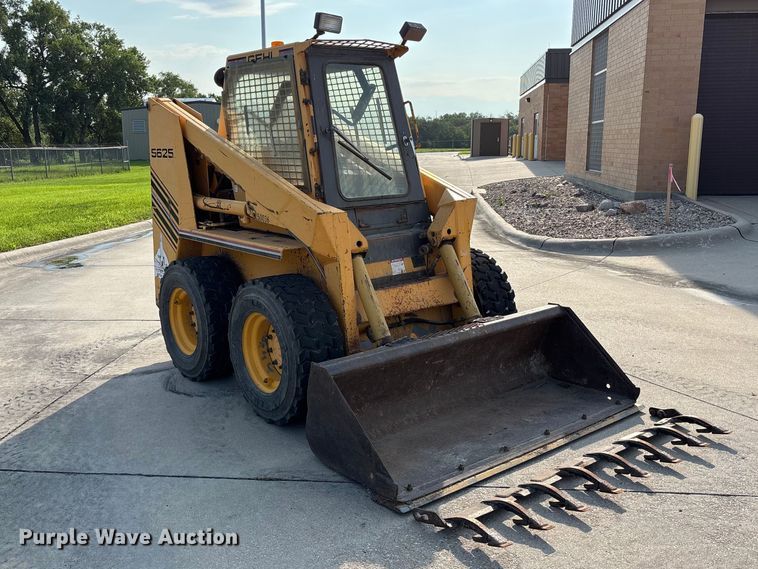 image for item NM9920 1991 Gehl SL5625 skid steer loader