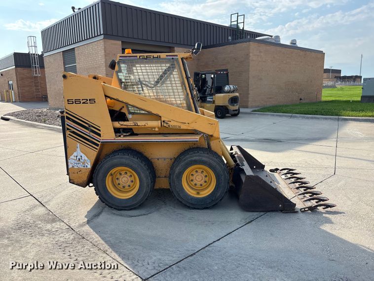 image for item NM9920 1991 Gehl SL5625 skid steer loader