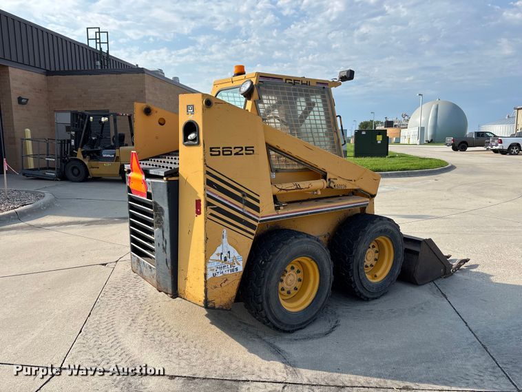 image for item NM9920 1991 Gehl SL5625 skid steer loader