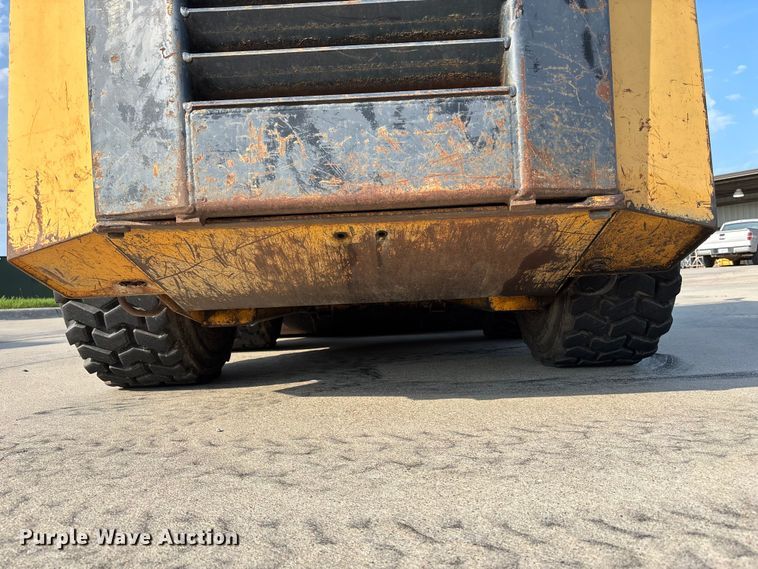 image for item NM9920 1991 Gehl SL5625 skid steer loader