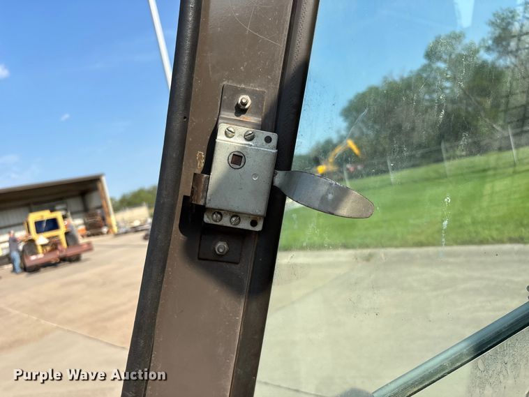 image for item NM9920 1991 Gehl SL5625 skid steer loader