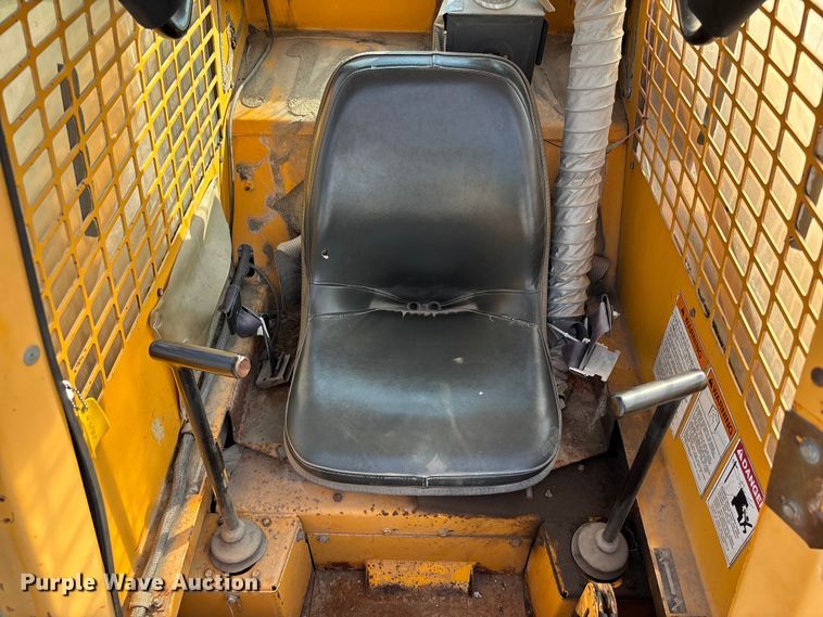 image for item NM9920 1991 Gehl SL5625 skid steer loader