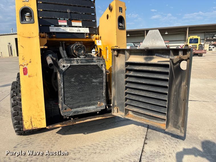 image for item NM9920 1991 Gehl SL5625 skid steer loader