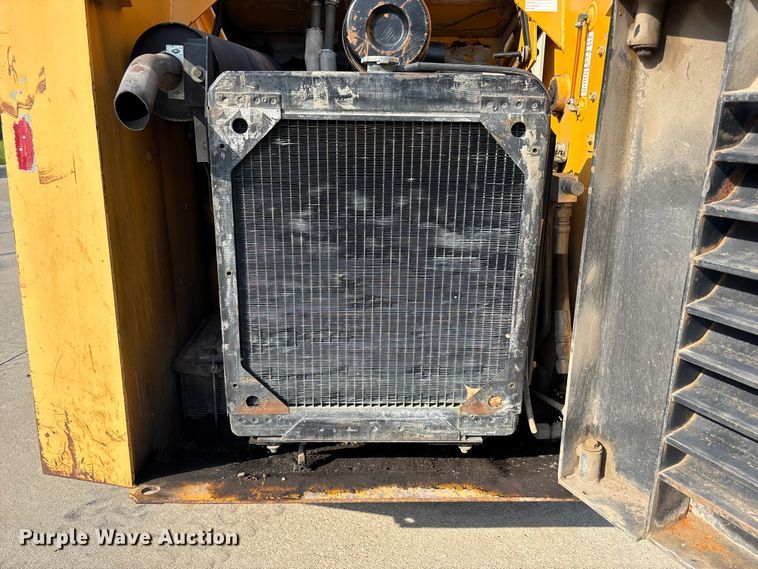 image for item NM9920 1991 Gehl SL5625 skid steer loader