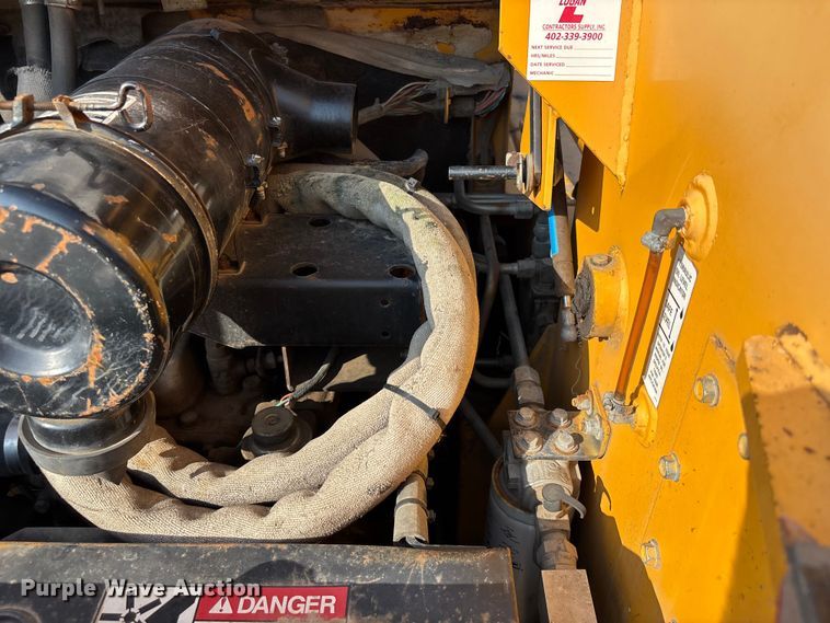 image for item NM9920 1991 Gehl SL5625 skid steer loader