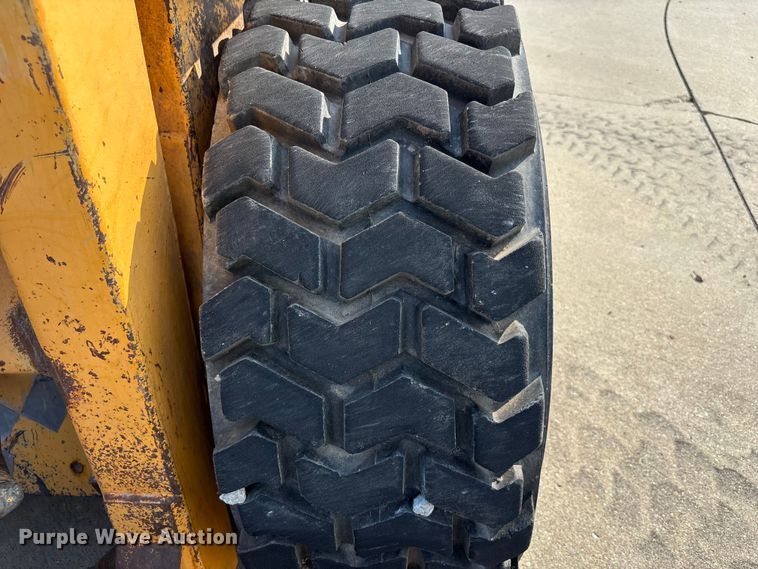 image for item NM9920 1991 Gehl SL5625 skid steer loader