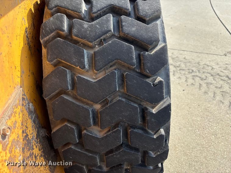 image for item NM9920 1991 Gehl SL5625 skid steer loader