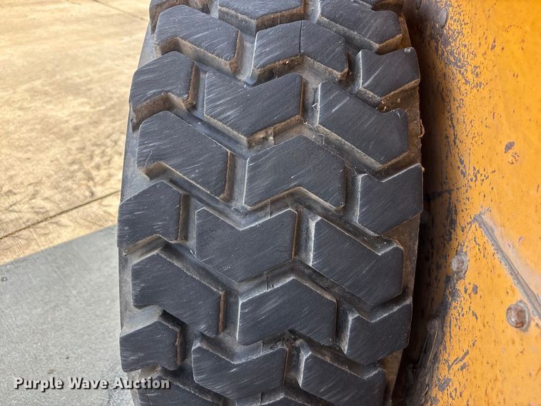 image for item NM9920 1991 Gehl SL5625 skid steer loader