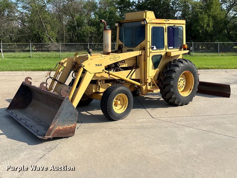 1990 Ford 250C tractor