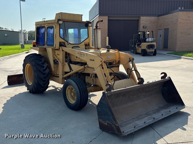 image for item NM9921 1990 Ford 250C tractor