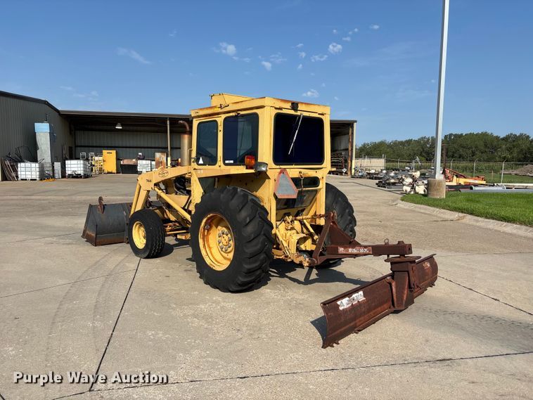 image for item NM9921 1990 Ford 250C tractor