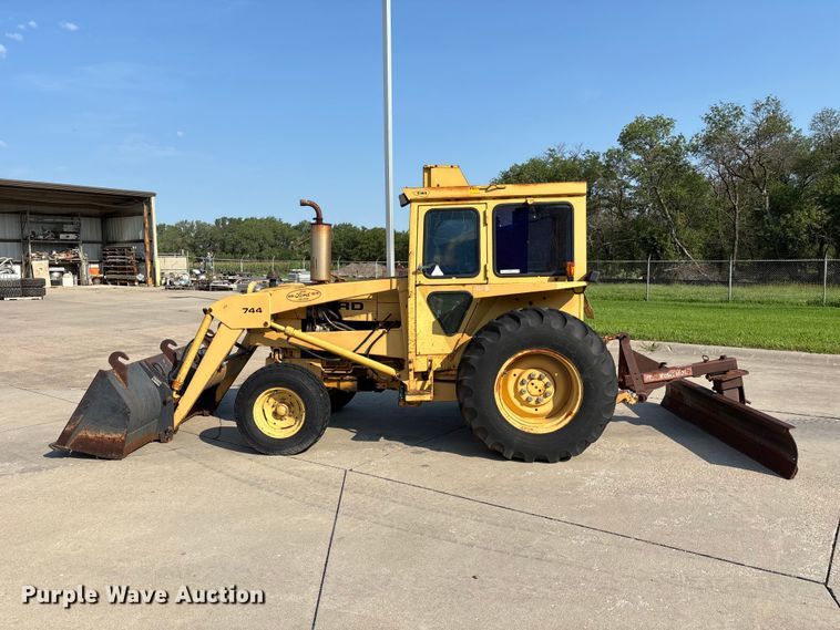 image for item NM9921 1990 Ford 250C tractor