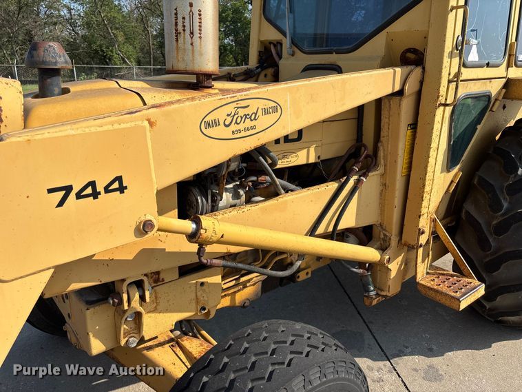image for item NM9921 1990 Ford 250C tractor