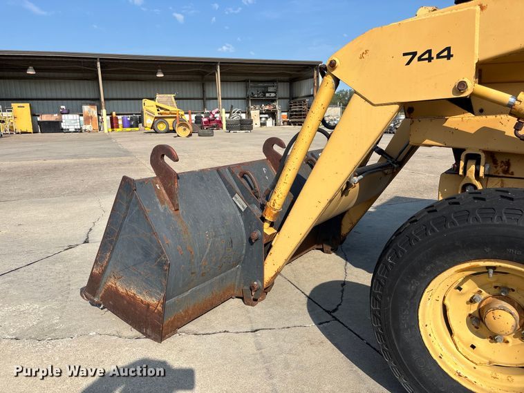 image for item NM9921 1990 Ford 250C tractor
