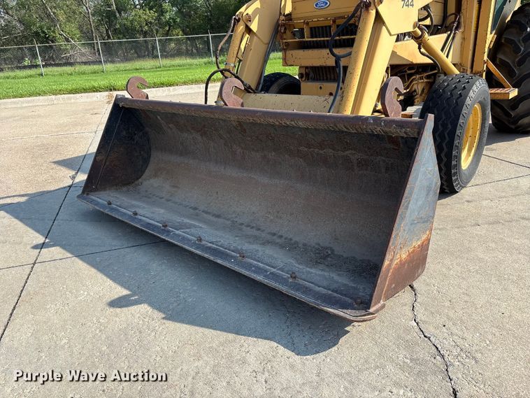 image for item NM9921 1990 Ford 250C tractor