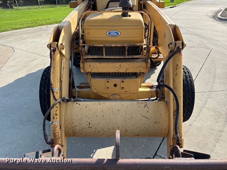 image for item NM9921 1990 Ford 250C tractor