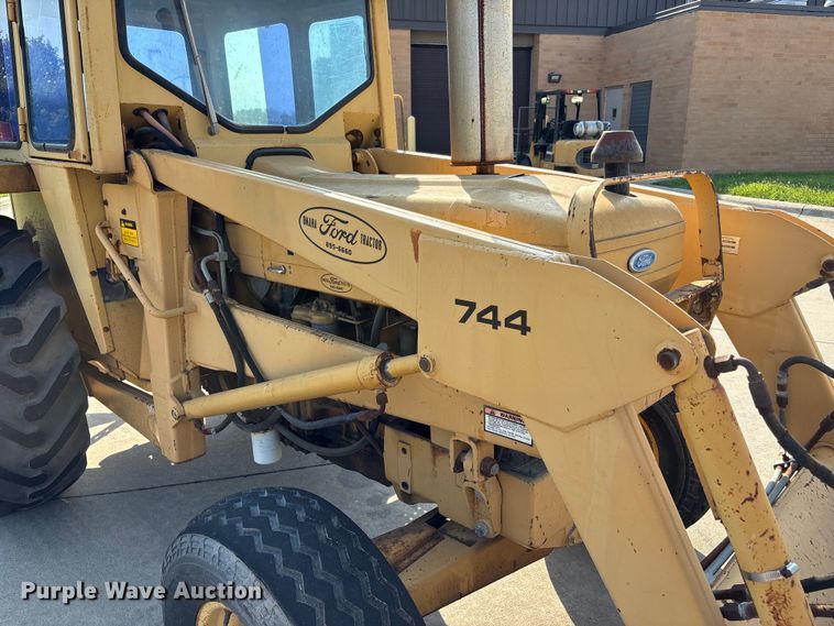 image for item NM9921 1990 Ford 250C tractor