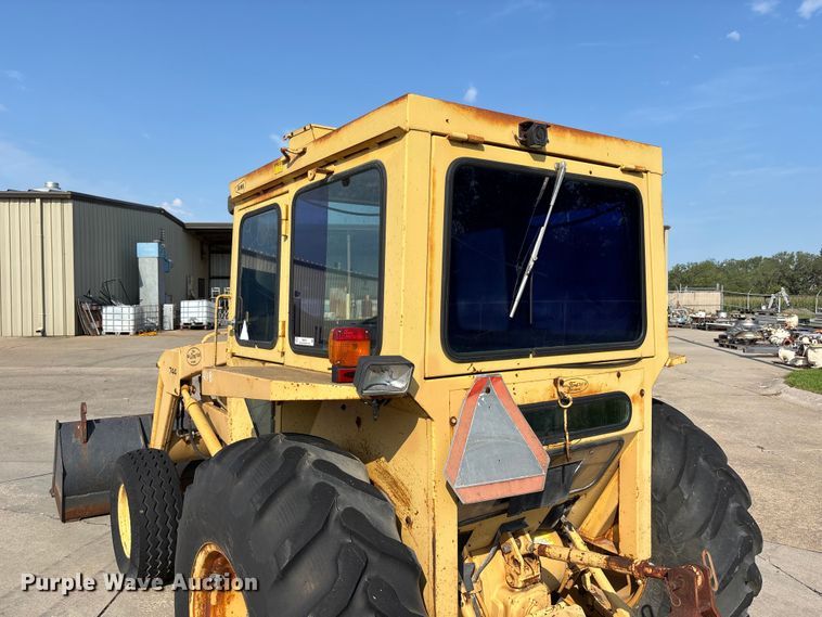 image for item NM9921 1990 Ford 250C tractor