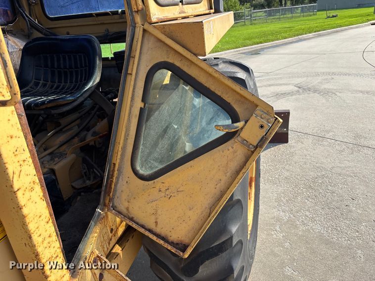 image for item NM9921 1990 Ford 250C tractor