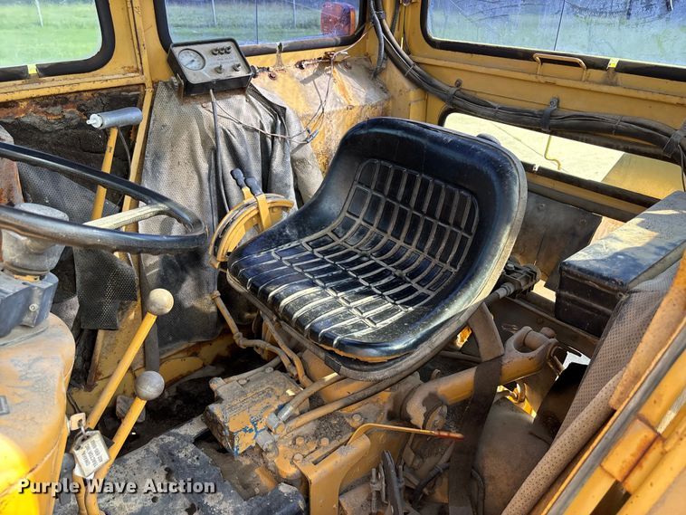 image for item NM9921 1990 Ford 250C tractor
