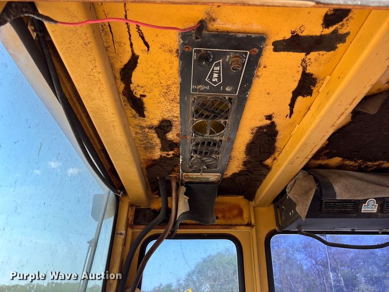 image for item NM9921 1990 Ford 250C tractor
