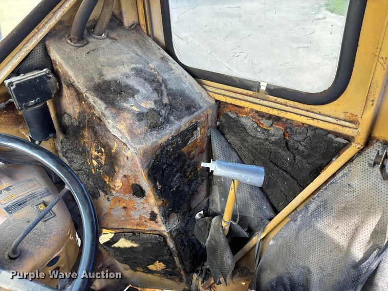 image for item NM9921 1990 Ford 250C tractor