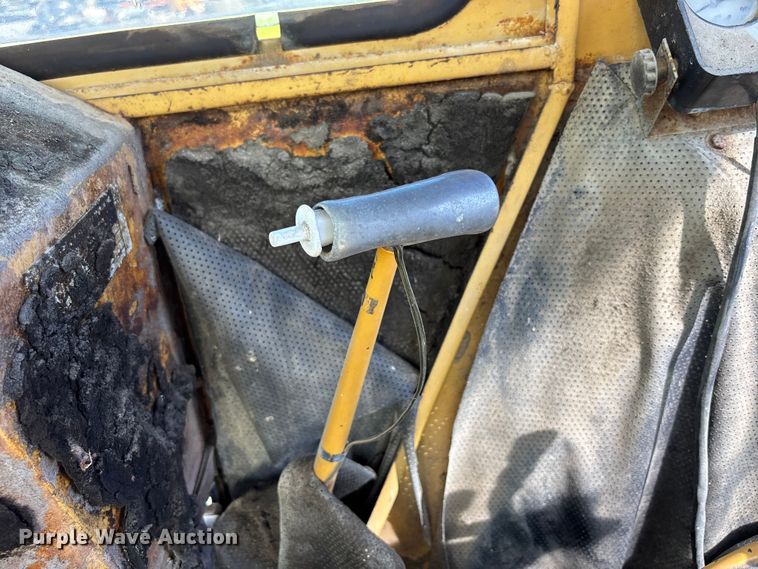 image for item NM9921 1990 Ford 250C tractor