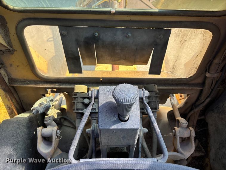 image for item NM9921 1990 Ford 250C tractor