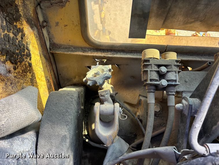 image for item NM9921 1990 Ford 250C tractor