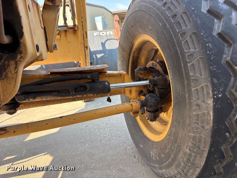 image for item NM9921 1990 Ford 250C tractor
