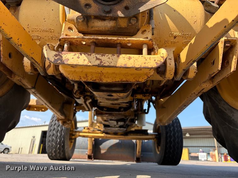 image for item NM9921 1990 Ford 250C tractor