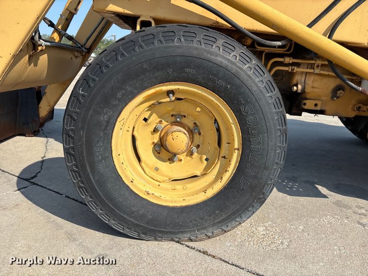 image for item NM9921 1990 Ford 250C tractor