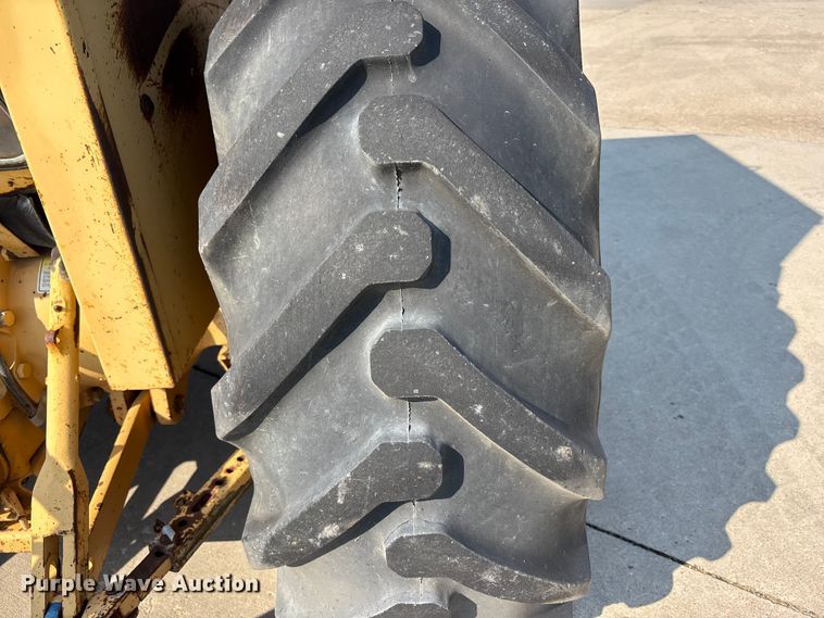 image for item NM9921 1990 Ford 250C tractor