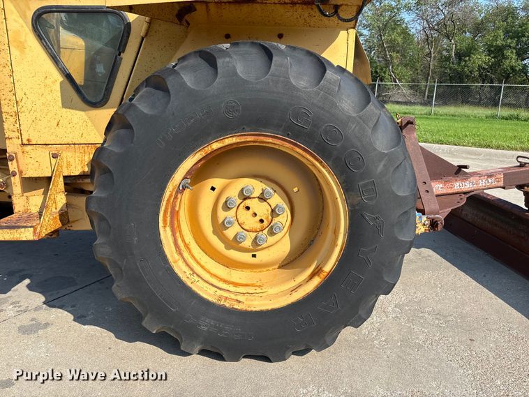 image for item NM9921 1990 Ford 250C tractor